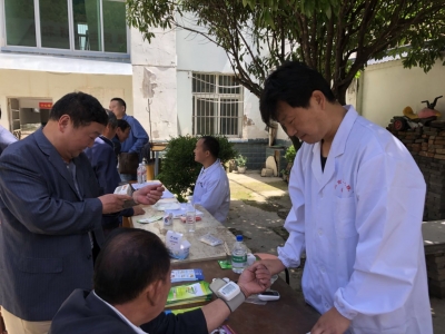 十堰市人民医院来三官洞林区开展免费义诊活动