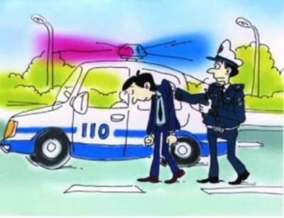 4次盗窃车内财物 男子被警方抓获刑拘
