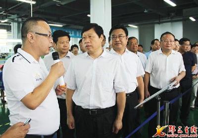 全市二季度项目拉练与会代表来郧西观摩