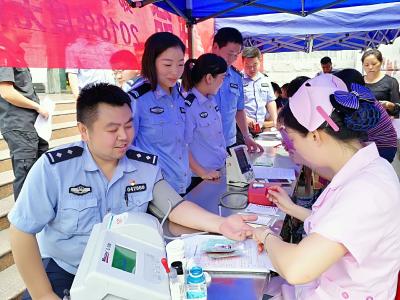郧西县公安局积极组织开展无偿献血活动