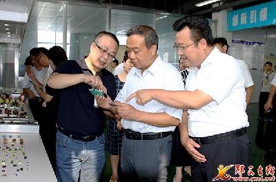 全市“千企帮千村”暨扶贫车间建设现场会在郧西召开