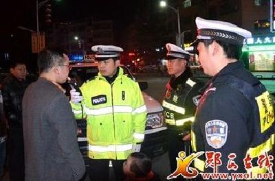 喝酒还无证驾车上路 男子被警方查获处罚