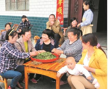 130个红手印