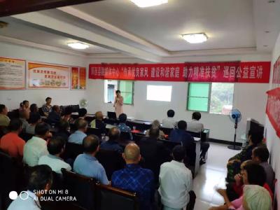县融媒体中心：开展“传承优良家风”宣讲助推精准扶贫