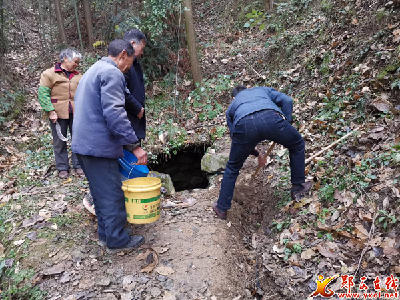 县行政审批局：坚守扶贫初心 担当攻坚使命