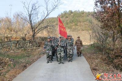 县人武部组织民兵开展助民劳动