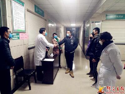 关防乡：接力捐赠表爱心，干群合力抗疫情