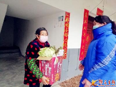 关防乡：代买代卖 防疫干部的“生意经”