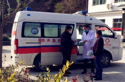 关防乡卫生院：送药上门 解民难 暖民心