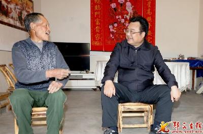 张涛在景阳乡督导脱贫攻坚工作 