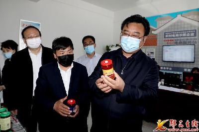 张涛带队走访企业、督导脱贫攻坚工作