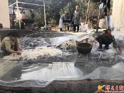 城关镇天河坪社区：积极引导 鼓励贫困户发展产业