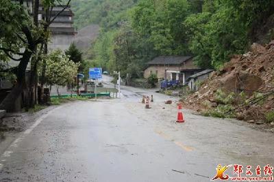 郧西县店子镇第一时间防汛抢险救灾护民安