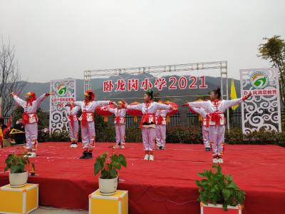 卧龙岗小学：丰富第二课堂 营造多彩校园 