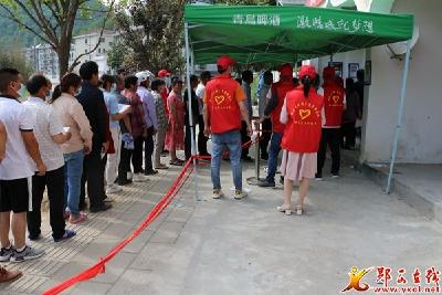 湖北口：党员深入社区开展疫苗接种“双报到”志愿服务