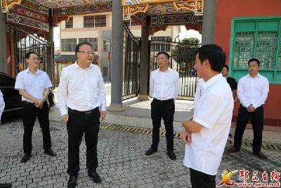 查宏调研鄂豫陕革命根据地纪念园项目建设