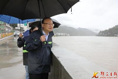 查宏：时刻保持高度警觉 坚决打赢防汛救灾硬仗