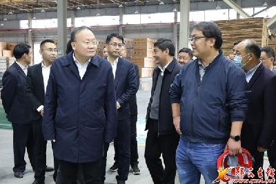 查宏：加速推进园区建设 打造生态工业新区