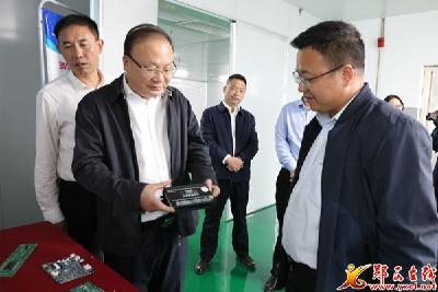 查宏:坚持项目为王干字当头 助推经济倍增跨越发展
