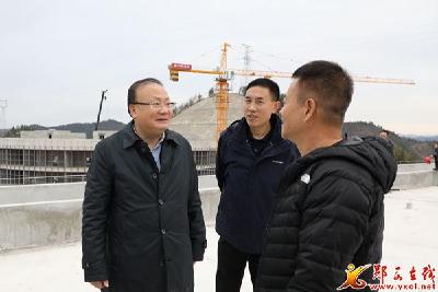 查宏：只争朝夕大干快上 全力推进项目建设