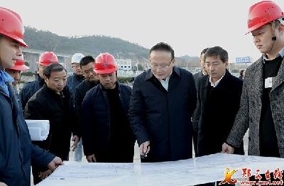 查宏在企业调研:用心用情办实事 全心全意解难题