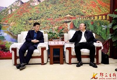 查宏与省建设投资集团公司董事长周俊座谈