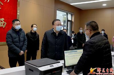 查宏在县综治中心调研:完善智慧服务功能 推进社会治理现代化