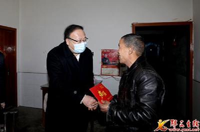 查宏春节前夕走访慰问基层干部群众