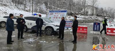 湖北口回族乡：党员干部齐上阵 扫雪除冰确保群众安全出行