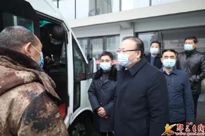 查宏到郧西客运站督导疫情防控等工作