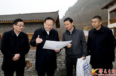 查宏督导观音镇刘家湾美丽乡村建设