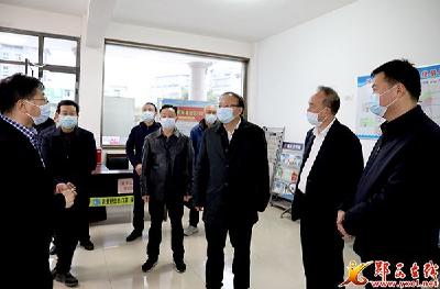查宏调研社区疫情防控工作