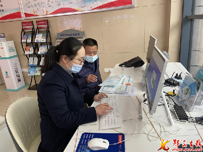 县行政审批局：人人争当“店小二” 个个都是“代办员”