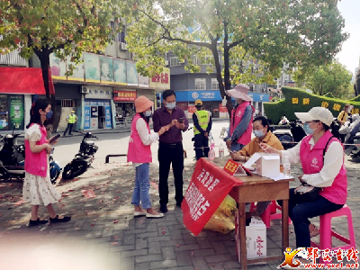 县妇联全体干部下沉网格一线助力全员核酸检测