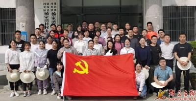 十堰市委党校组织学员赴郧西开展三夏助农活动
