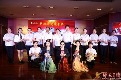 县人民医院举办庆祝” 5•12”国际护士节暨表彰大会