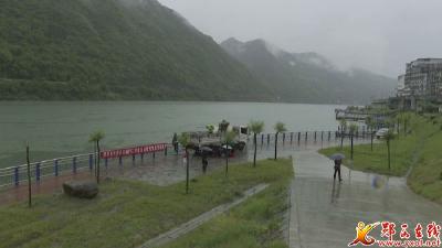 郧西县在汉江流域开展渔业增殖放流活动