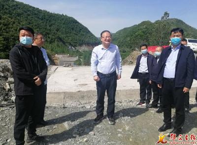 查宏、王兵督导检查疫情防控和安全生产工作