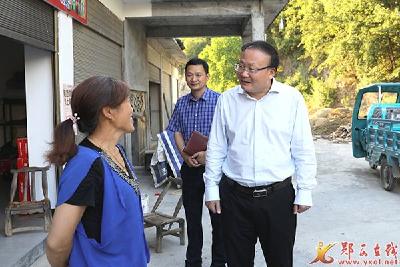 查宏：着力打造精品示范项目 引领全县美丽乡村建设