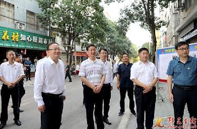 省委老干部局一级巡视员项俊来郧西调研老干部工作