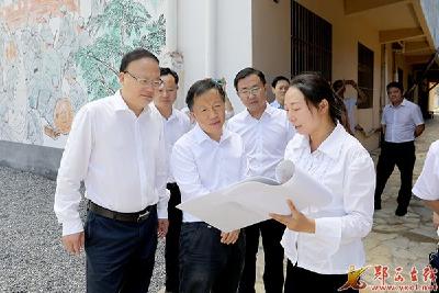 市委常委、宣传部长蔡静峰来郧西调研
