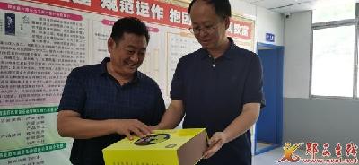 省果茶办负责人来我县指导桑蚕产业发展