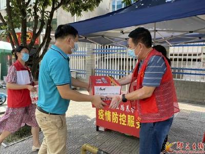 陈以明：退役不褪色 抗疫献爱心