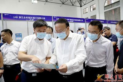 查宏赴武汉大学开展招才引智工作