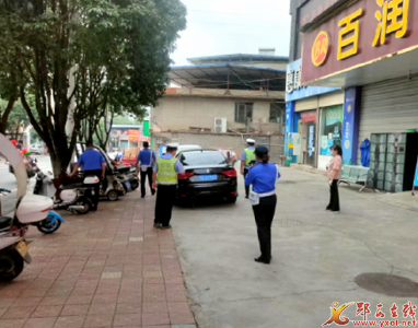 县城管局：联合执法集中整治违停车辆