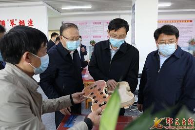 省民政厅党组书记、厅长陈昌宏来郧西调研
