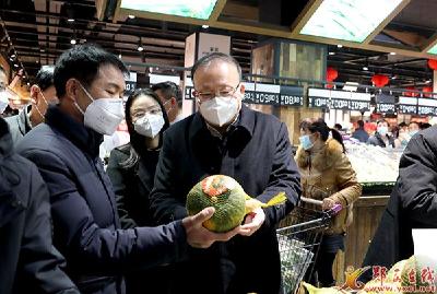查宏：全力做好服务保障工作 确保群众祥和安全过节