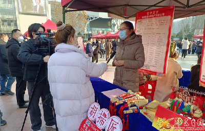 我县残疾人手工艺品亮相十堰市招聘会  