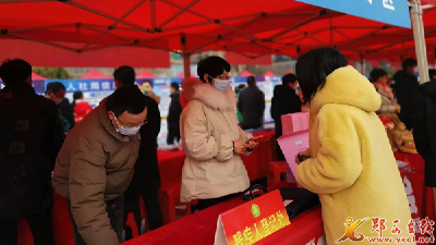 县残联开展春风行动暨残疾人就业援助月招聘活动