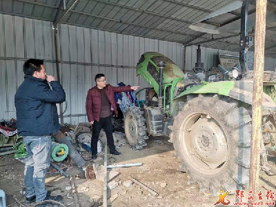 县农机中心：下沉一线抓落实 转变作风谋实效